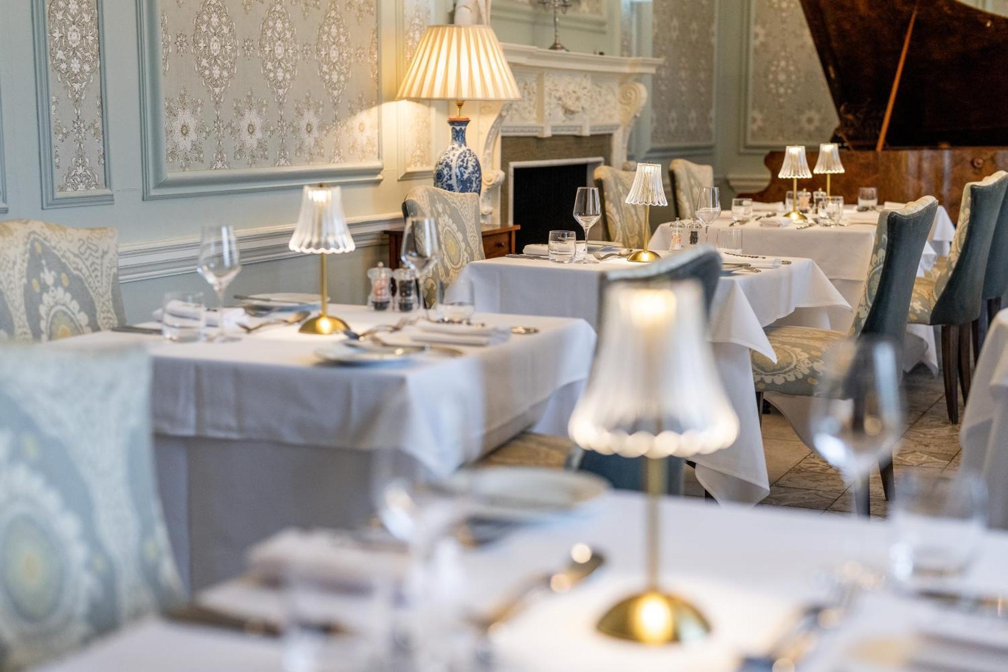 Weston Manor Hotel Zewnętrze zdjęcie