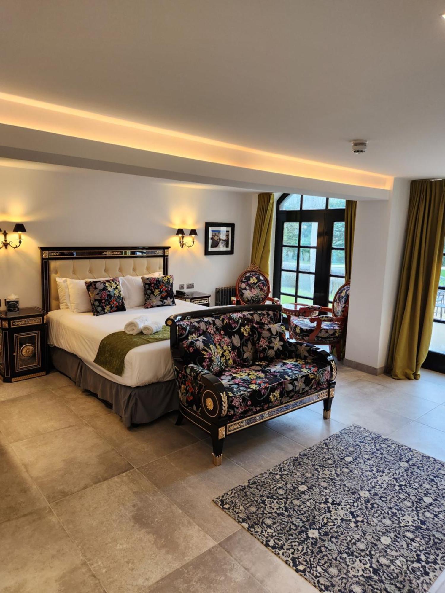 Weston Manor Hotel Zewnętrze zdjęcie
